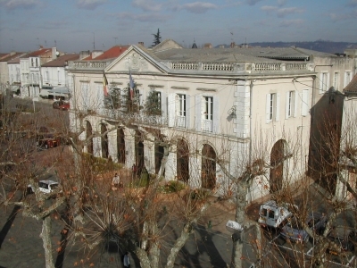 Aiguillon_2610_La-mairie-d-Aiguillon.jpg