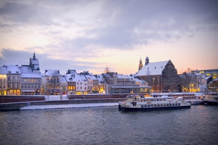 maastricht_winter__maas_und_boot_rederijstiphout.jpg